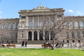 Photo du Palais Universitaire de Strasbourg (Crédit C. Schröder), ornant la couverture de l'ouvrage