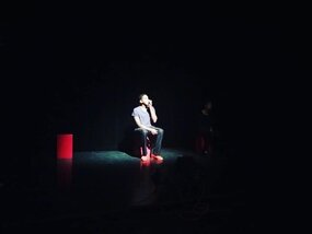 Photo extraite d'un spectacle théâtre-forum de la troupe "Synergies Théâtre"